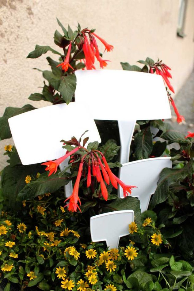 Skyltar, vita. ca 40 cm. ( 9 st )