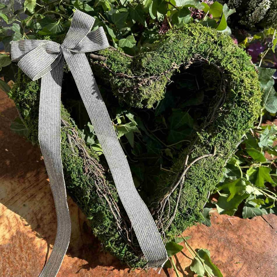 Mosshjärta med grenar 34 cm