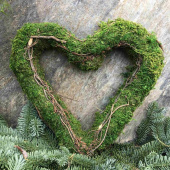 Mosshjärta med grenar 34 cm