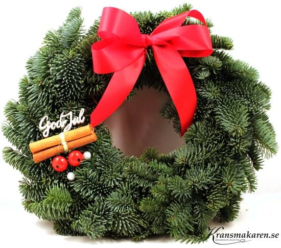 Krans med rosett, kanel, bär och god jul skylt