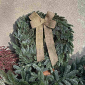 Julkrans med rosett av juteväv. Diameter ca 26 cm Julkrans med rosett av juteväv. Diameter ca 26 cm