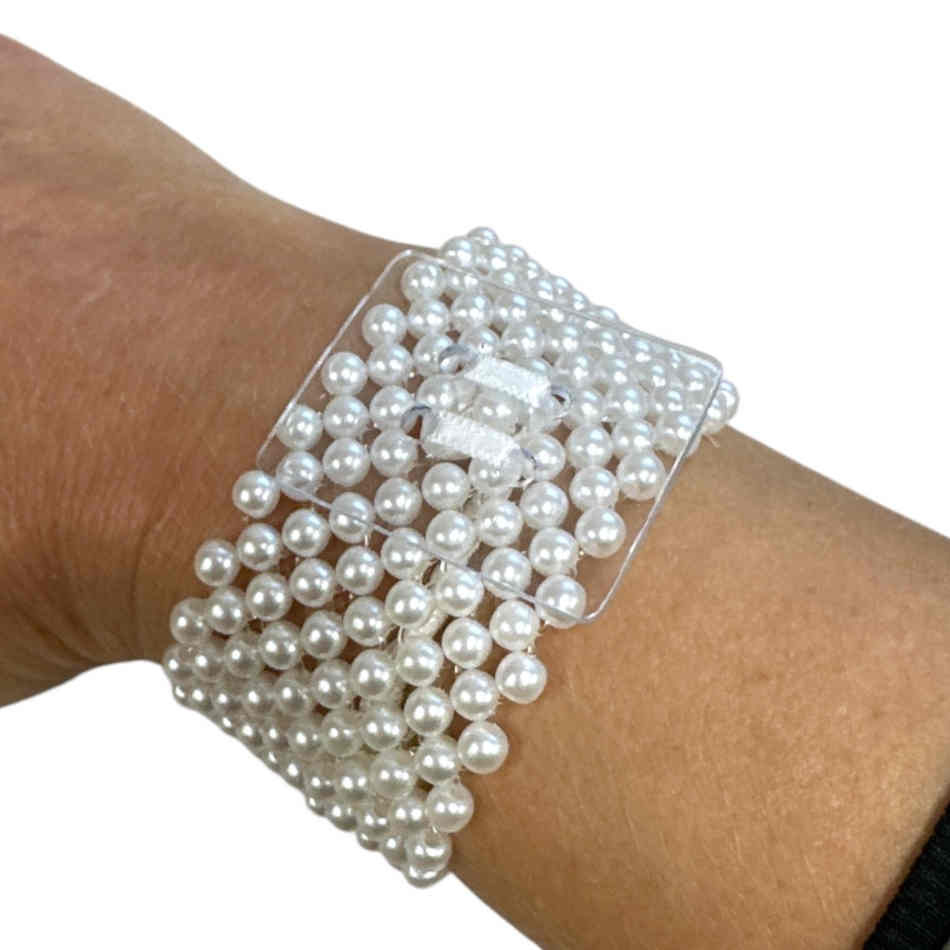 Corsagearmband med pärlor, Vit