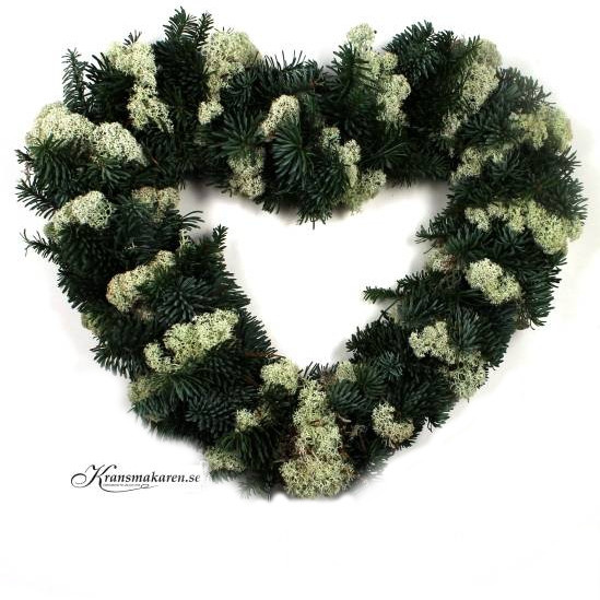 Mosshjärta varvat med mossa och nobilis. ca 32 x 34 cm