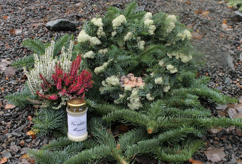 Mosshjärta varvat med mossa och nobilis. ca 32 x 34 cm