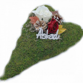 Mosshjärta med rosor, kottar, löv och älskad Mosshjärta med rosor, kottar, löv och älskad