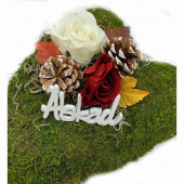 Mosshjärta med rosor, kottar, löv och älskad Mosshjärta med rosor, kottar, löv och älskad