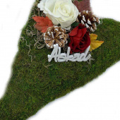 Mosshjärta med rosor, kottar, löv och älskad Mosshjärta med rosor, kottar, löv och älskad