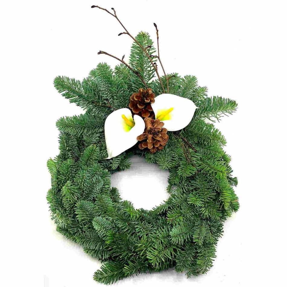 Krans med ädelris kallor och kottar