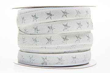 Vitt band med silvriga stjärnor. (3 meter)