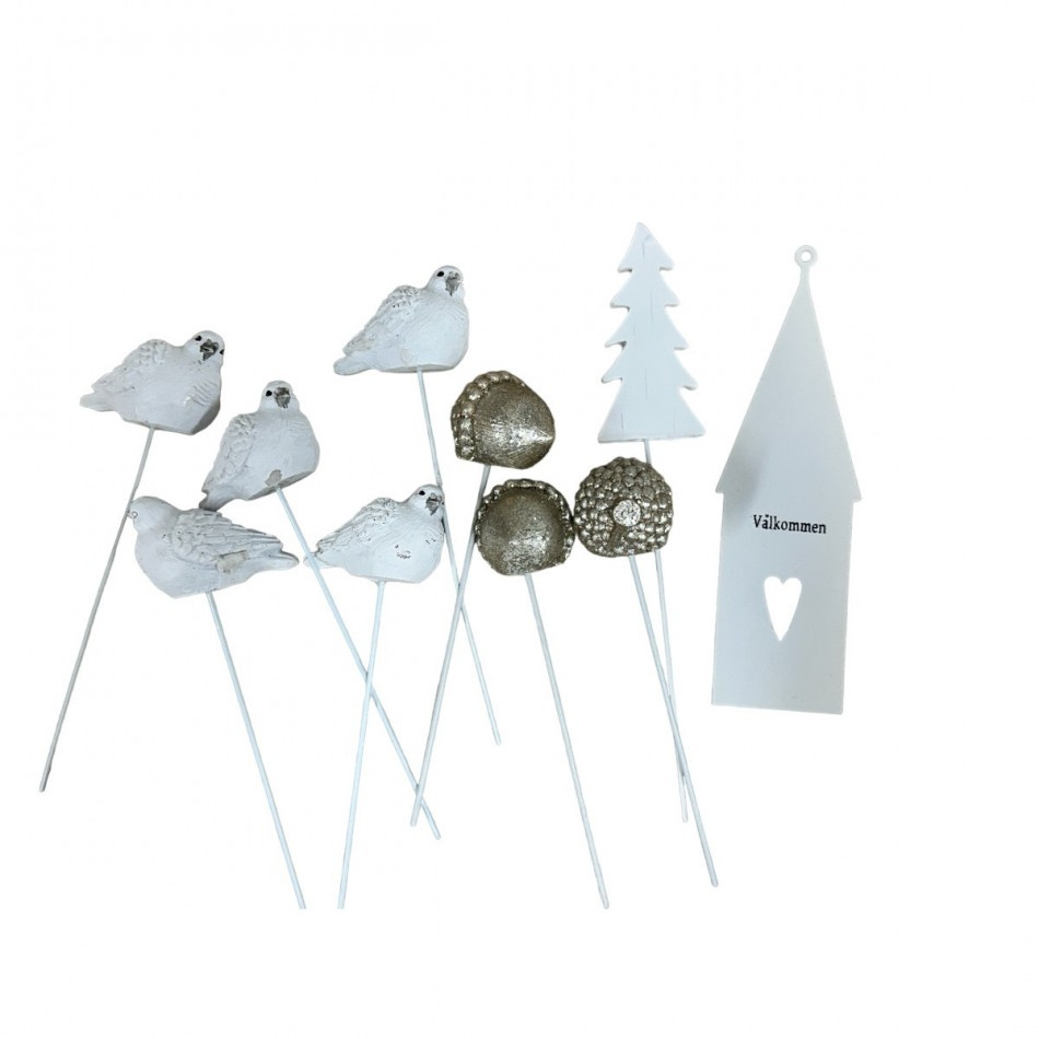 Fåglar, ekollon, gran och skylt