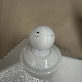 Gravlykta med kula. Vit Gravlykta med kula. Vit