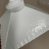 Gravlykta med kula. Vit Gravlykta med kula. Vit