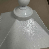 Gravlykta med kula. Vit Gravlykta med kula. Vit