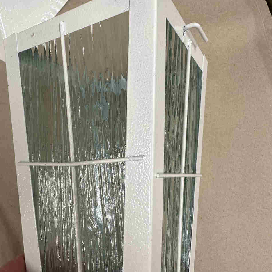 Gravlykta med kula. Vit