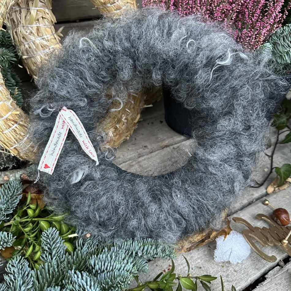 Ullkrans mörkgrå ca 26 cm