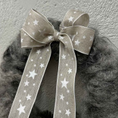 Ullkrans med rosett med vita stjärnor, ca 31 cm Ullkrans med rosett med vita stjärnor, ca 31 cm