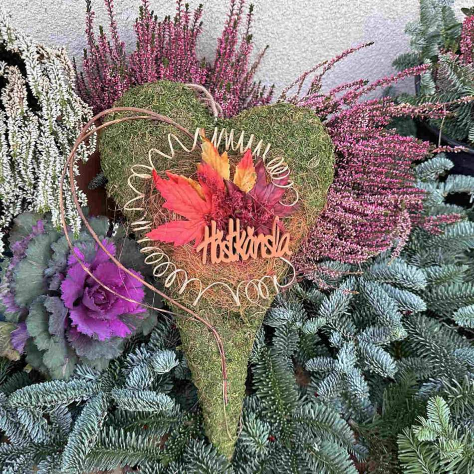 Mosshjärta med texten Höstkänsla