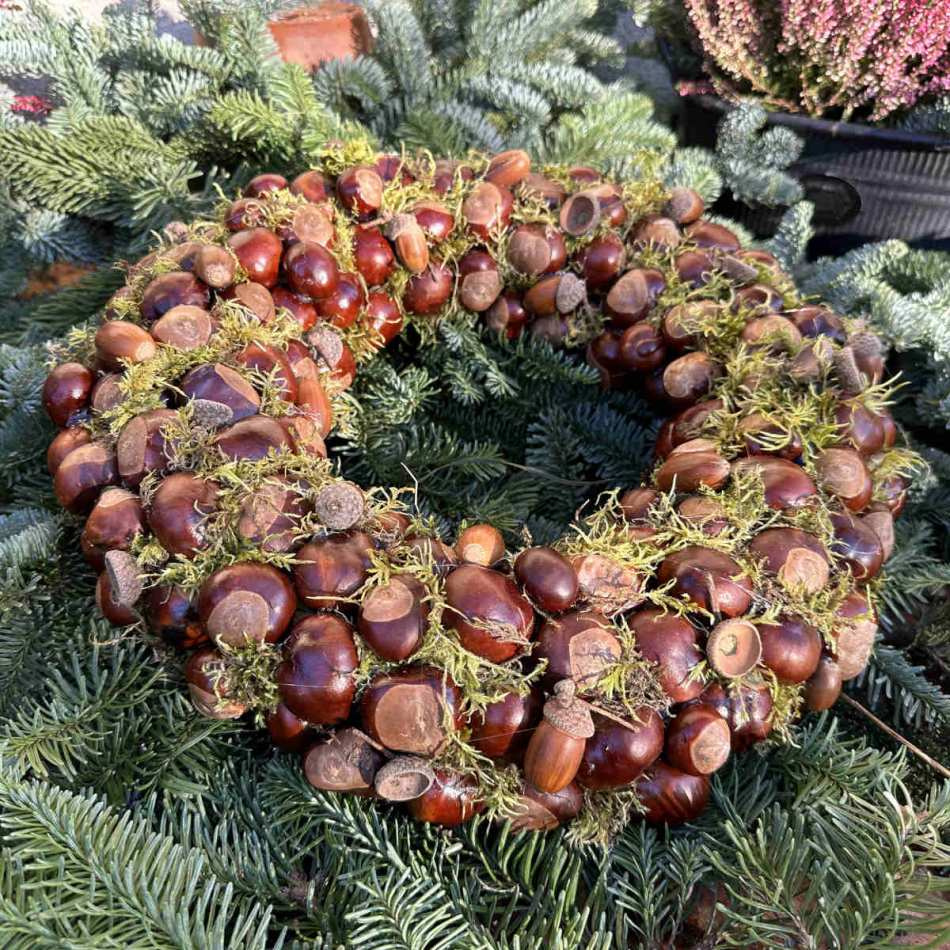 Krans av kastanjer och ekollon - ca 34 cm i diameter