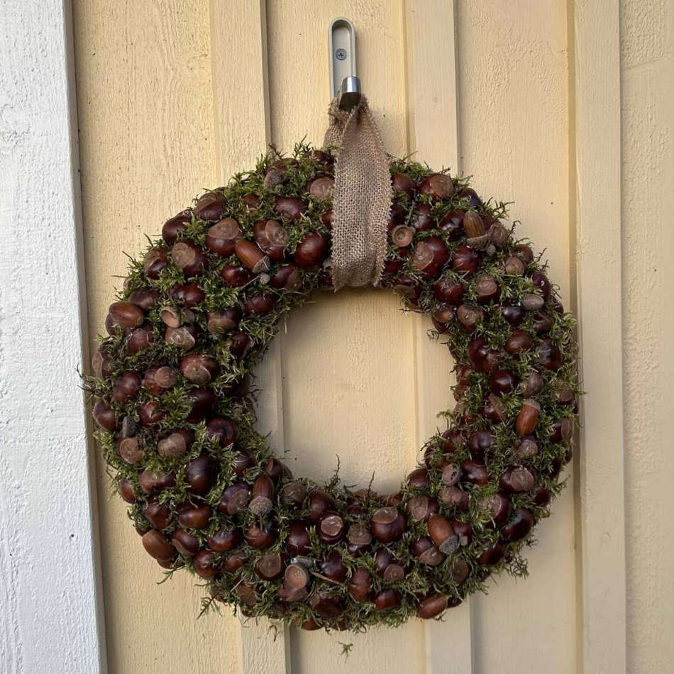 Krans av kastanjer och ekollon - ca 34 cm i diameter