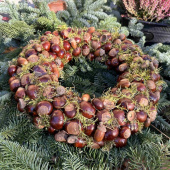 Krans av kastanjer och ekollon - ca 39 cm i diameter Krans av kastanjer och ekollon - ca 39 cm i diameter
