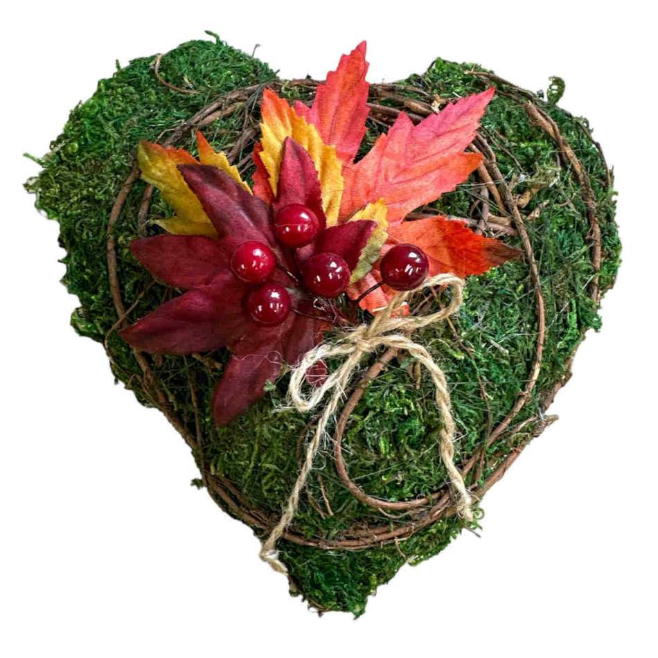 Hjärta dekorerad med löv och bär