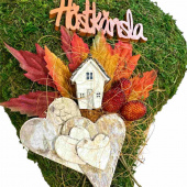 Mosshjärta med Höstkänsla, litet hus och löv ca 35 x 25cm Mosshjärta med Höstkänsla, litet hus och löv ca 35 x 25cm