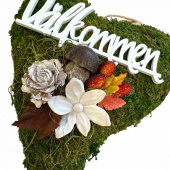 Mosshjärta med Välkommen, svamp och blomma ca 34 x 25cm Mosshjärta med Välkommen, svamp och blomma ca 34 x 25cm