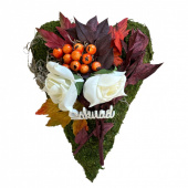 Mosshjärta med rosor och löv Mosshjärta med rosor och löv