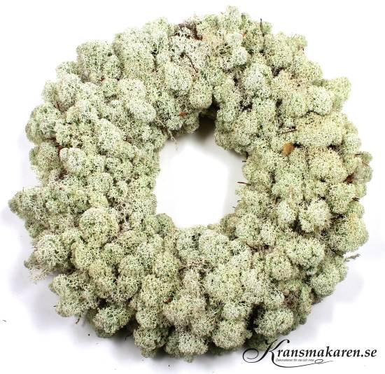 Mosskrans, odekorerad. ca 26 x 26 cm