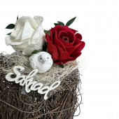 Gravdekoration med vit och röd ros, duva och skylt Gravdekoration med vit och röd ros, duva och skylt