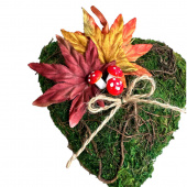 Hjärta dekorerad med löv och svampar Hjärta dekorerad med löv och svampar