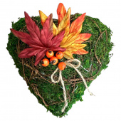 Hjärta dekorerad med löv och orange bär Hjärta dekorerad med löv och orange bär