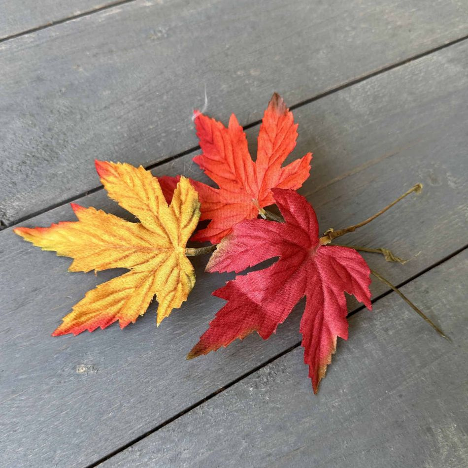 mosskrans med höstlöv