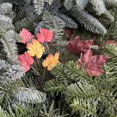 Löv i 3 färger. 12 st. ca 4 cm Löv i 3 färger. 12 st. ca 4 cm