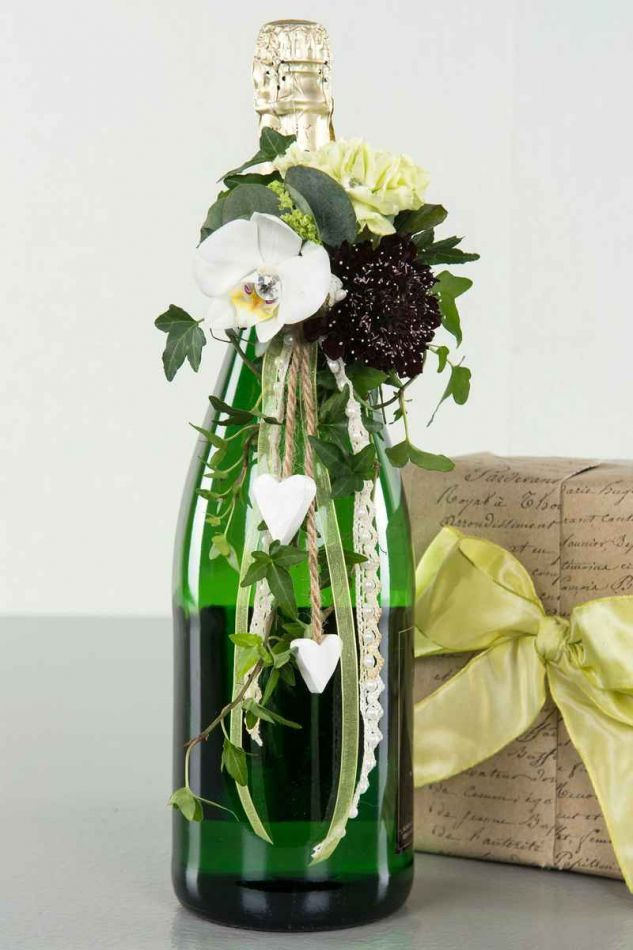 Hjärtan på natursnöre 2 st, rundade, Vita.