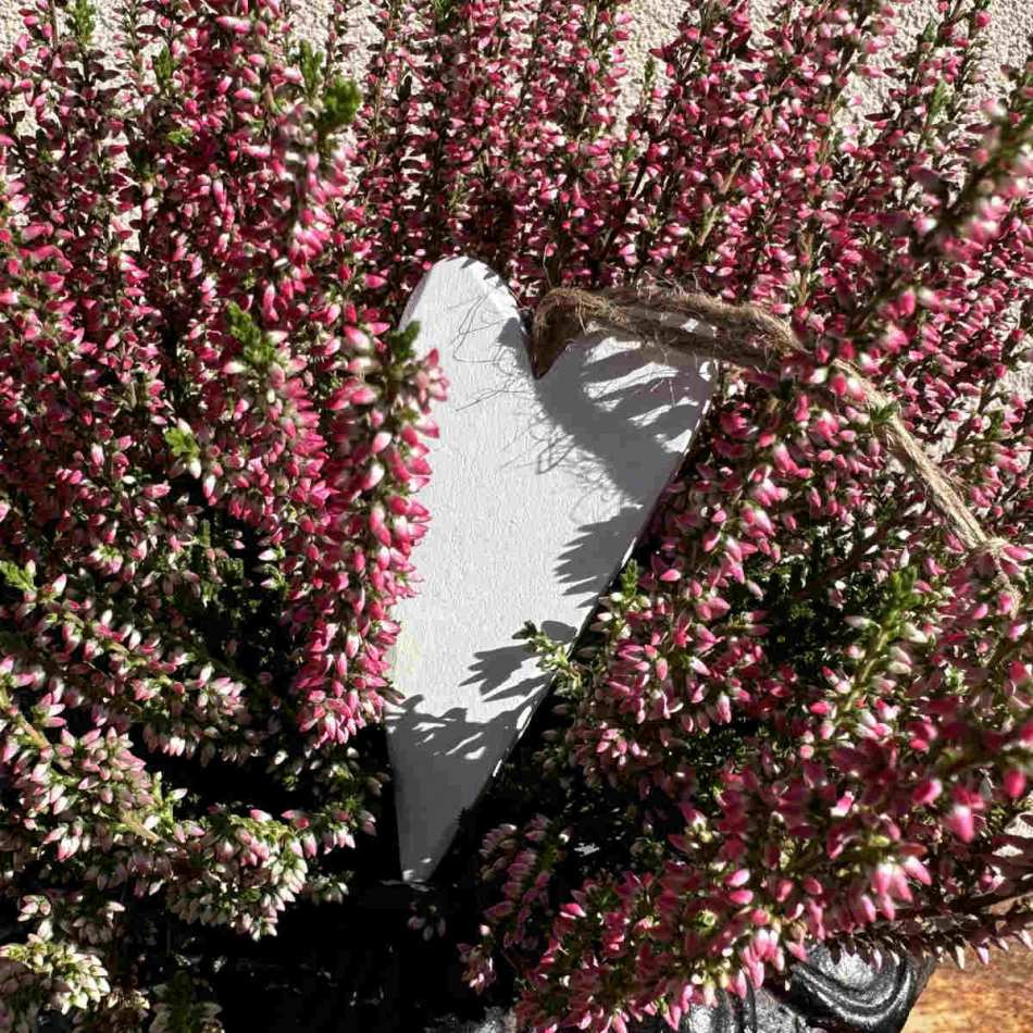 Hjärta, vit med hänge 5 x 10 cm