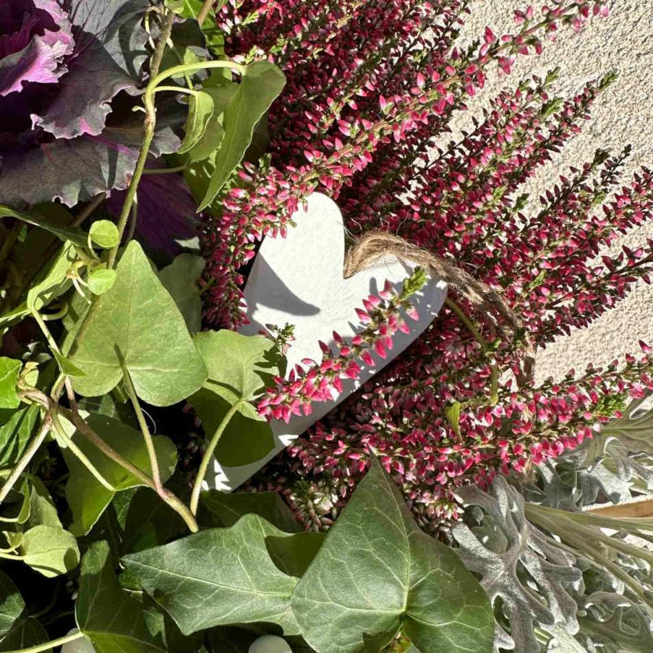 Hjärta, vit med hänge 5 x 10 cm