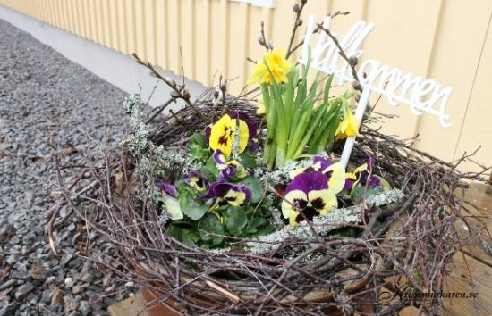 Välkommen skylt  pinne, kursiv text, vit  18 x 7 cm