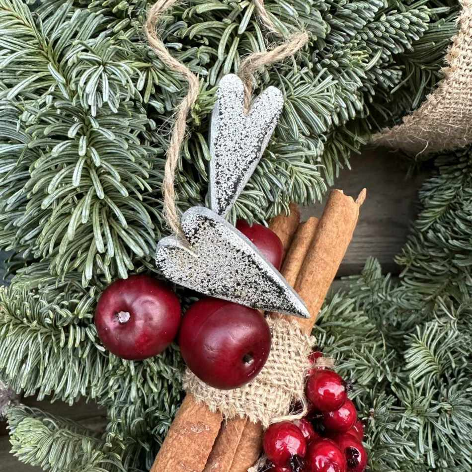 Hjärtan på natursnöre 2 st, Silverfärgade