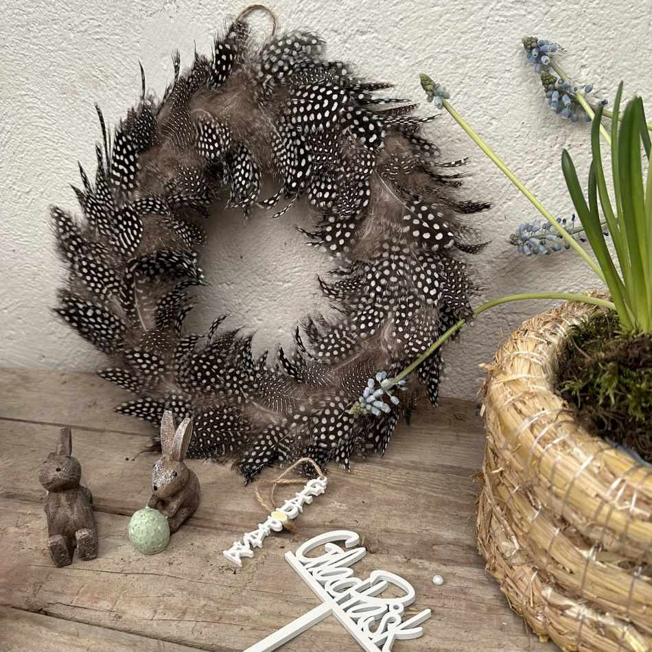 Kaniner med ägg. 6x2x7 cm (2 st olika)