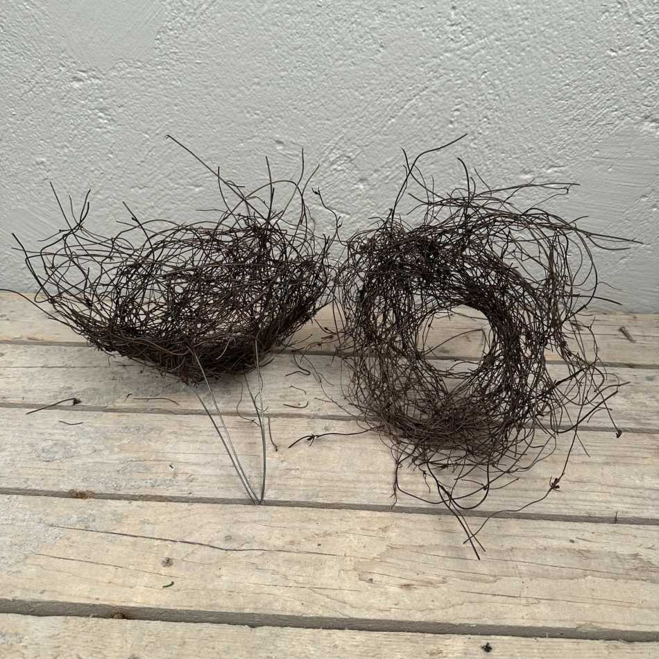 Bukettrede i naturmaterial. Ca 20 cm.