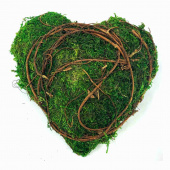 Hjärta av mossa med kvistar. 20x20 cm