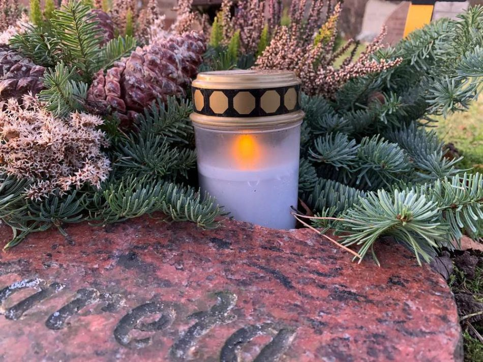 Batteridriven gravlykta. Ca 180 dagars brinntid