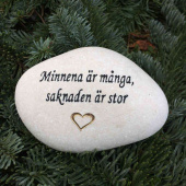 Minnessten med text - Minnena är många, saknaden är stor Minnessten med text - Minnena är många, saknaden är stor