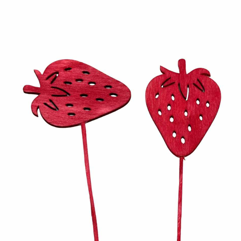 Jordgubbar i trä. 2 st olika.