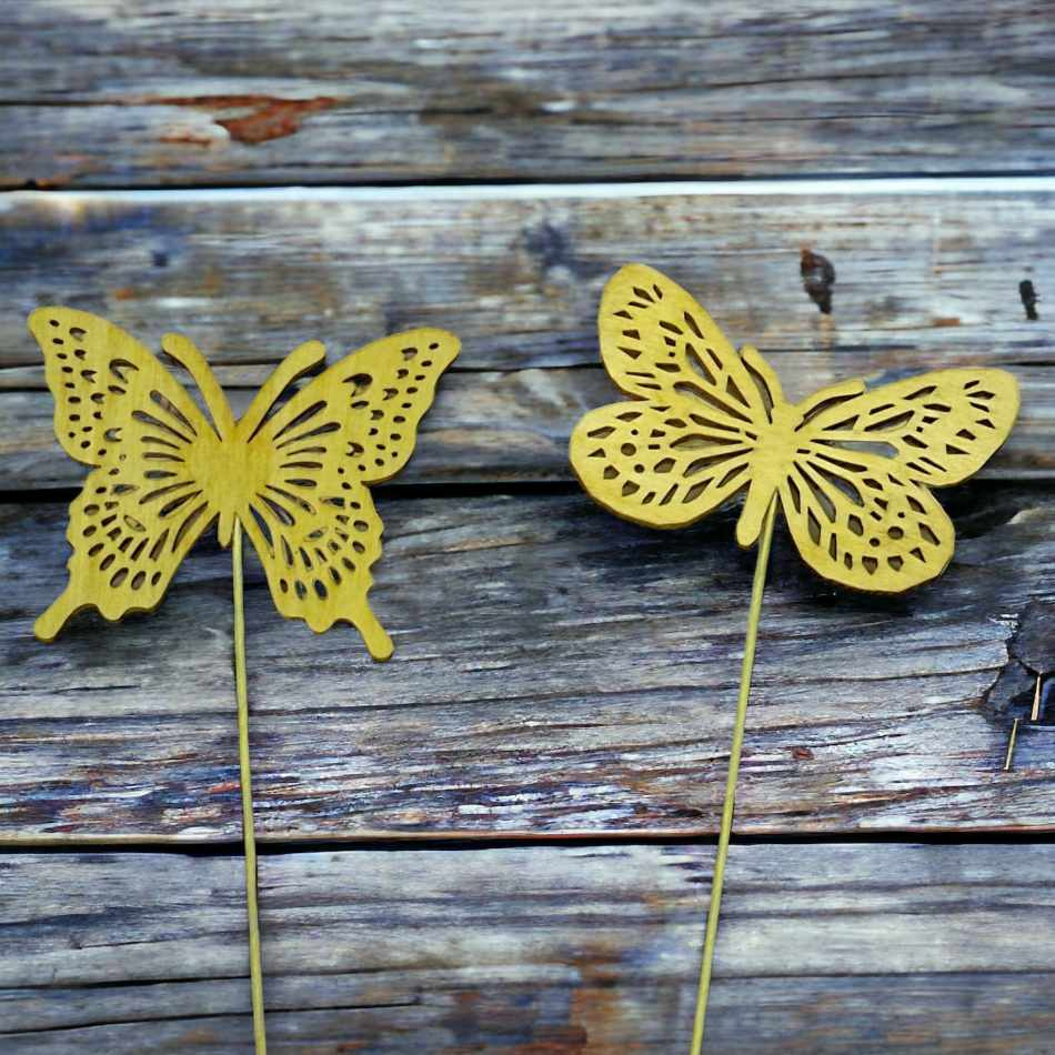 Fjärilar, Ljusgul. 2 st olika.