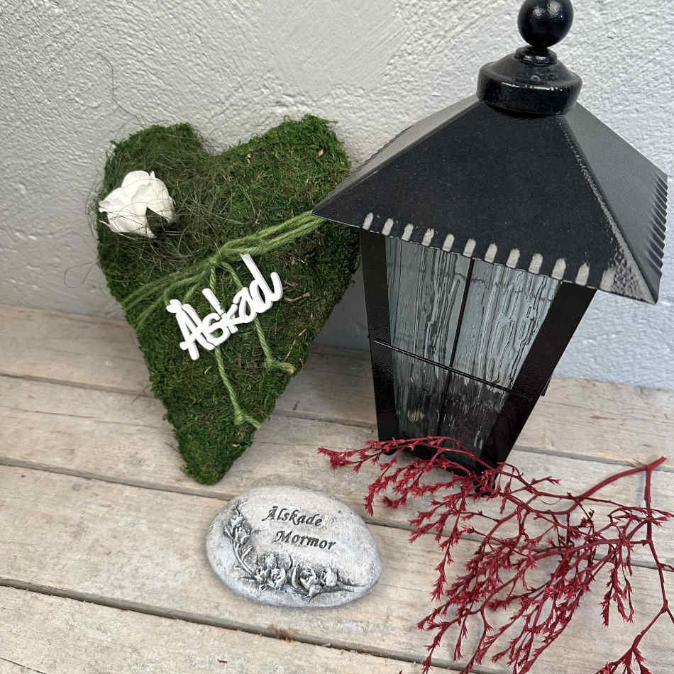 Sten med text Älskade Mormor