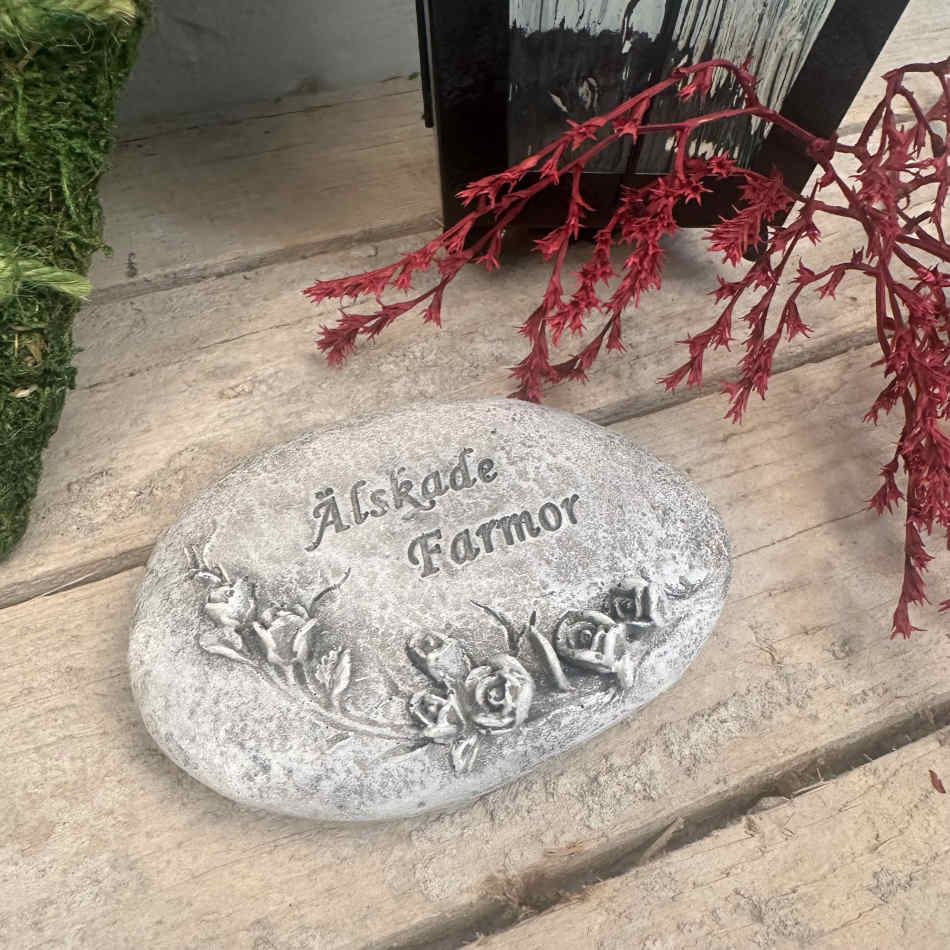 Sten med text Älskade Farmor