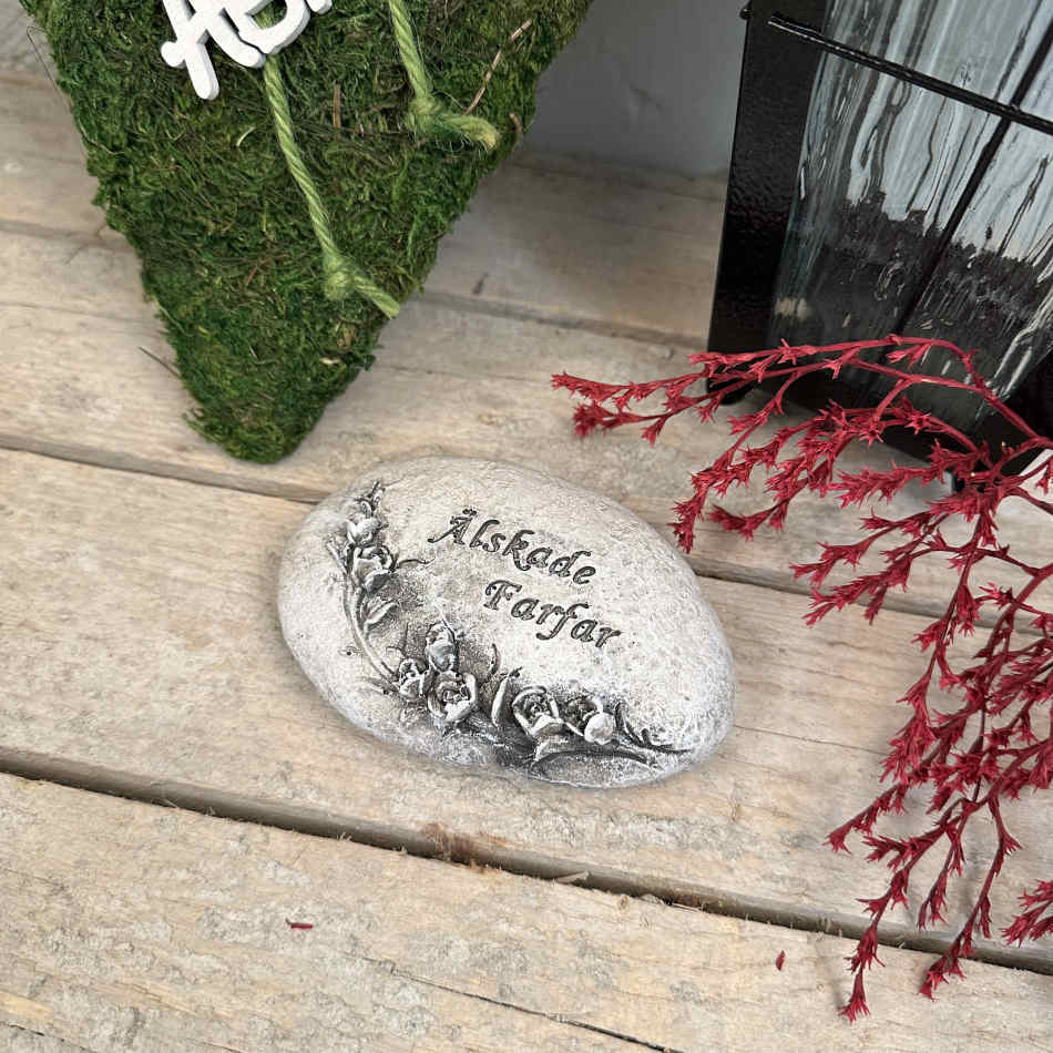 Sten med text Älskade Farfar