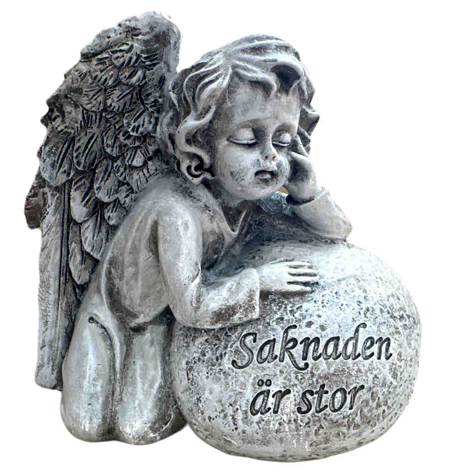 Ängel i grått på sten med texten Saknaden är stor, ca 13 cm